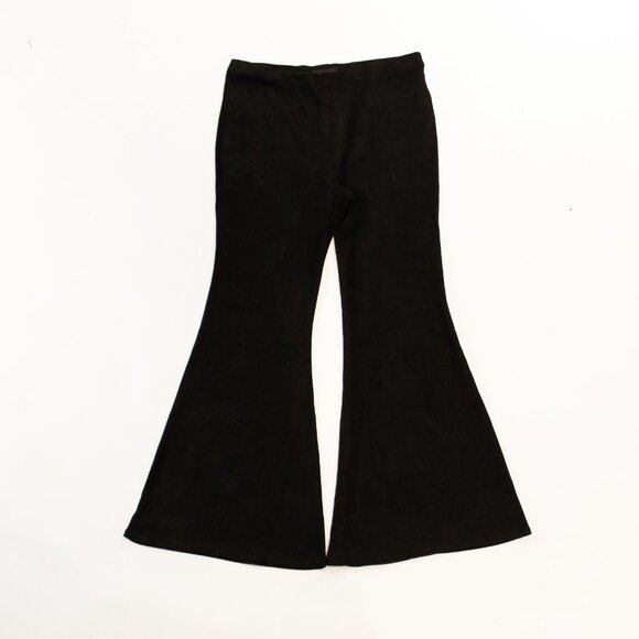 Curvy 2X! Flare Legging -Everyday Cool for Errands, Lounging & Out-the-Door Days - Picture 2 of 5